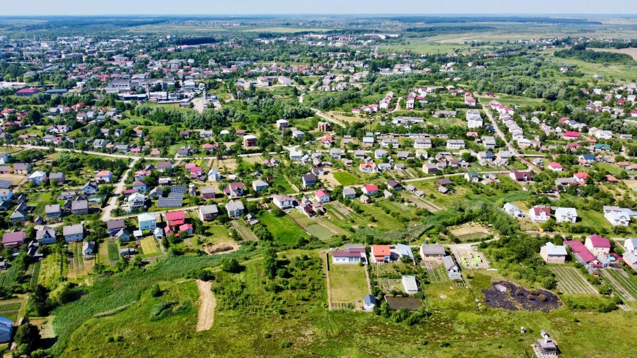 Пропозиція ділянки 15 сот. під будівництво в передмісті Дрог