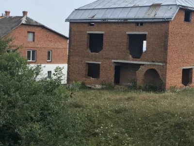 Незакінчений будинок + земельна ділянка
