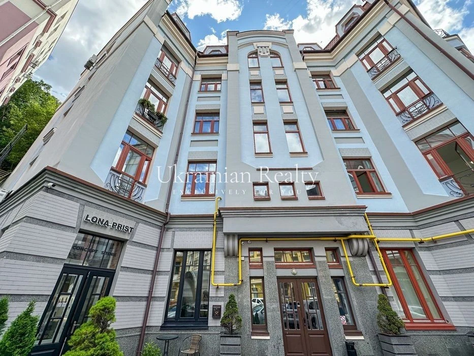 Apartment in the heart of historical Podil - Vozdvyzhenska St., 50