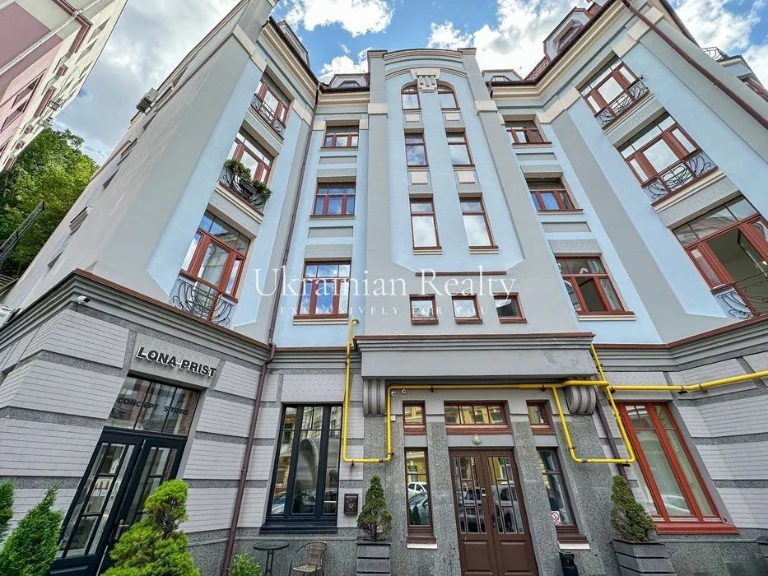 Apartment in the heart of historical Podil - Vozdvyzhenska St., 50