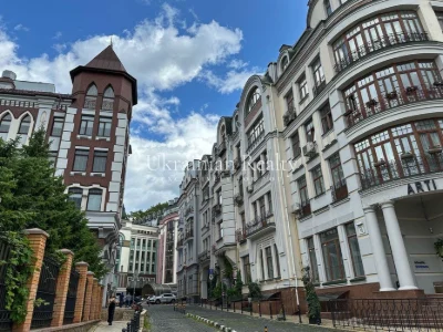 Apartment in the heart of historical Podil - Vozdvyzhenska St., 50