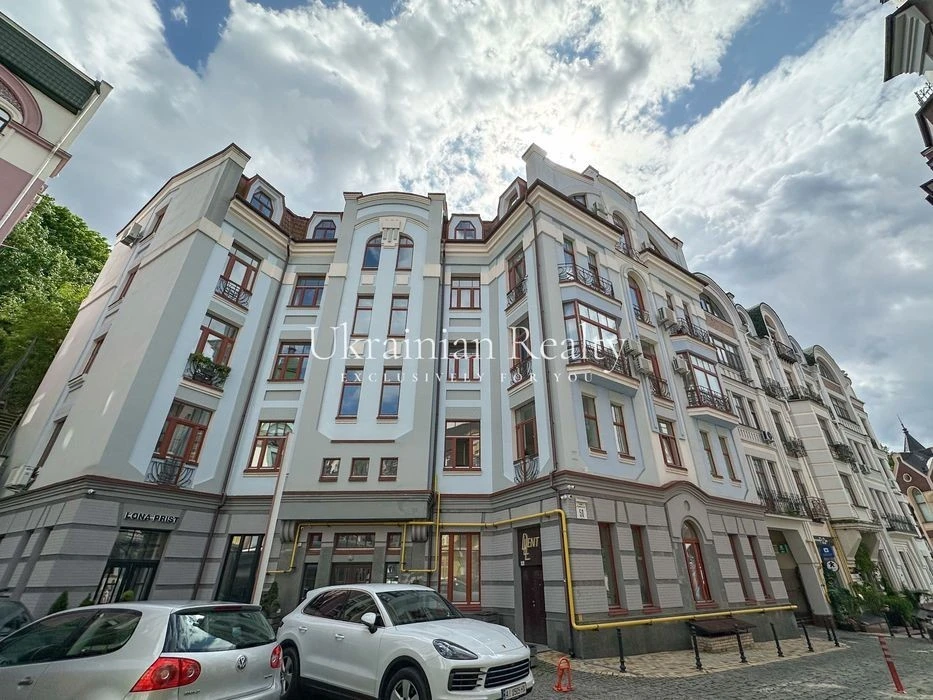 Apartment in the heart of historical Podil - Vozdvyzhenska St., 50