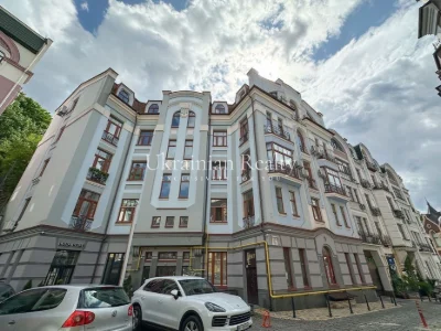 Apartment in the heart of historical Podil - Vozdvyzhenska St., 50