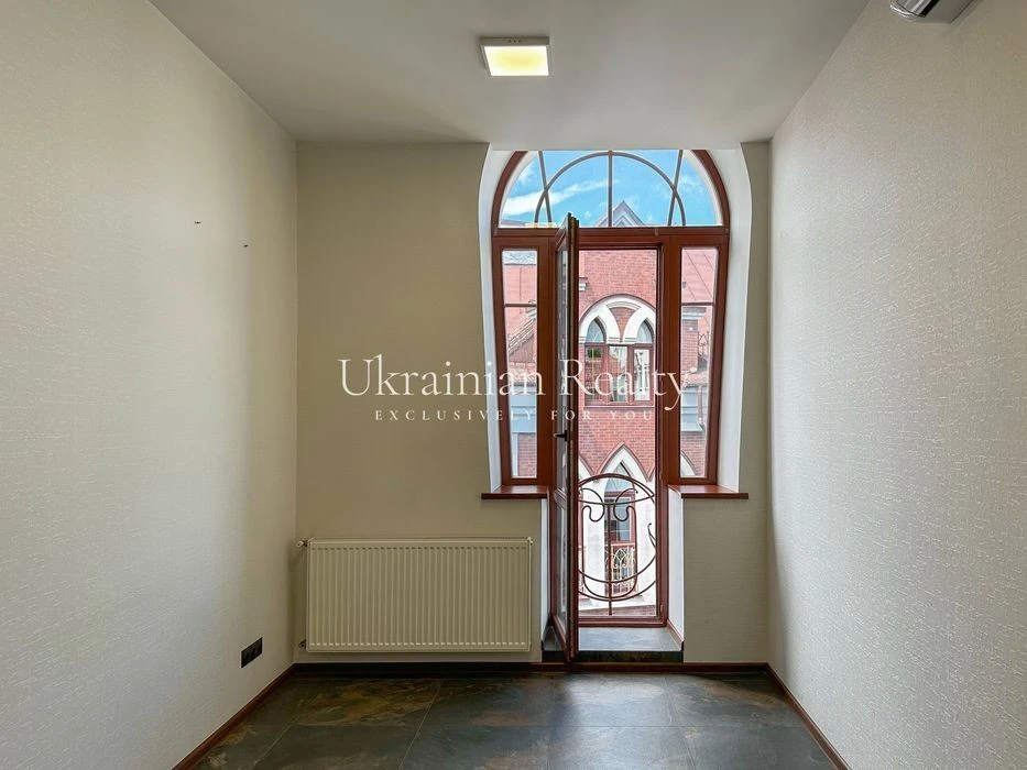 Apartment in the heart of historical Podil - Vozdvyzhenska St., 50