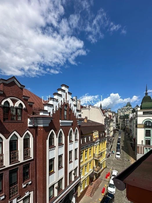 Apartment in the heart of historical Podil - Vozdvyzhenska St., 50