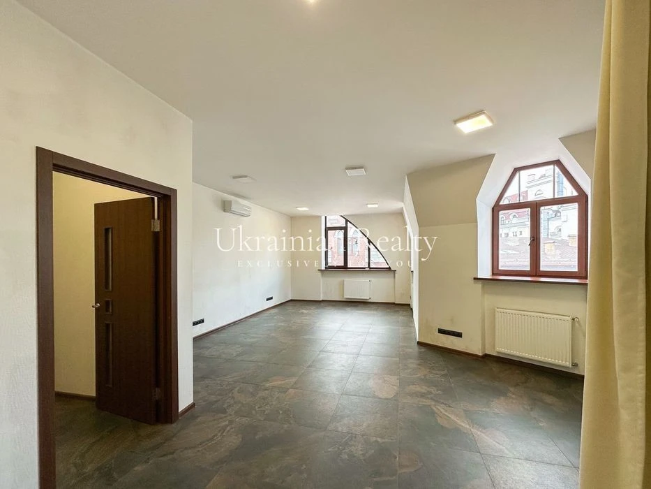 Apartment in the heart of historical Podil - Vozdvyzhenska St., 50