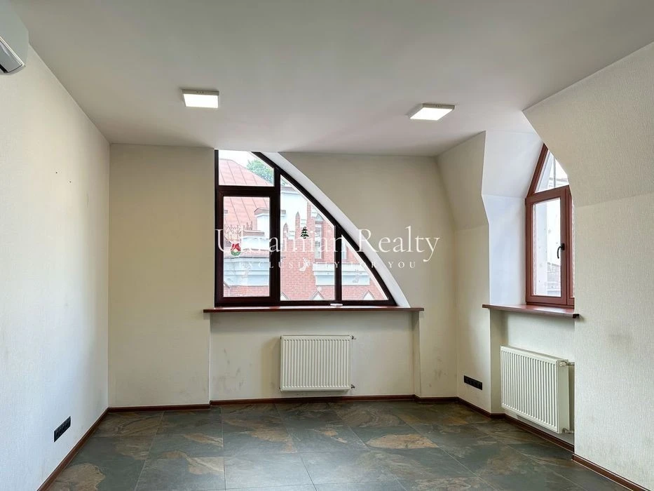Apartment in the heart of historical Podil - Vozdvyzhenska St., 50
