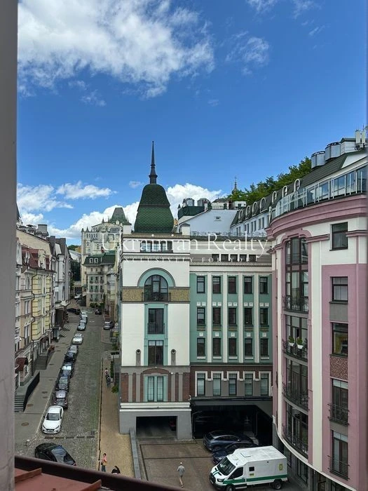 Apartment in the heart of historical Podil - Vozdvyzhenska St., 50