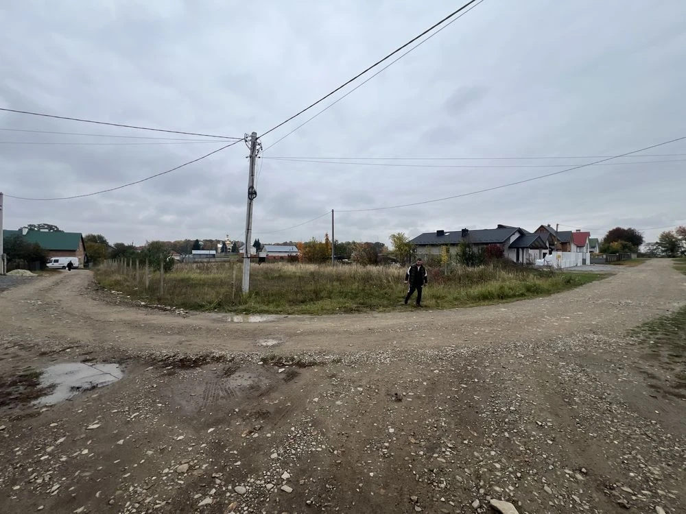 Земельна ділянка під житлову забудову 16,1 сотки, кутова. Св