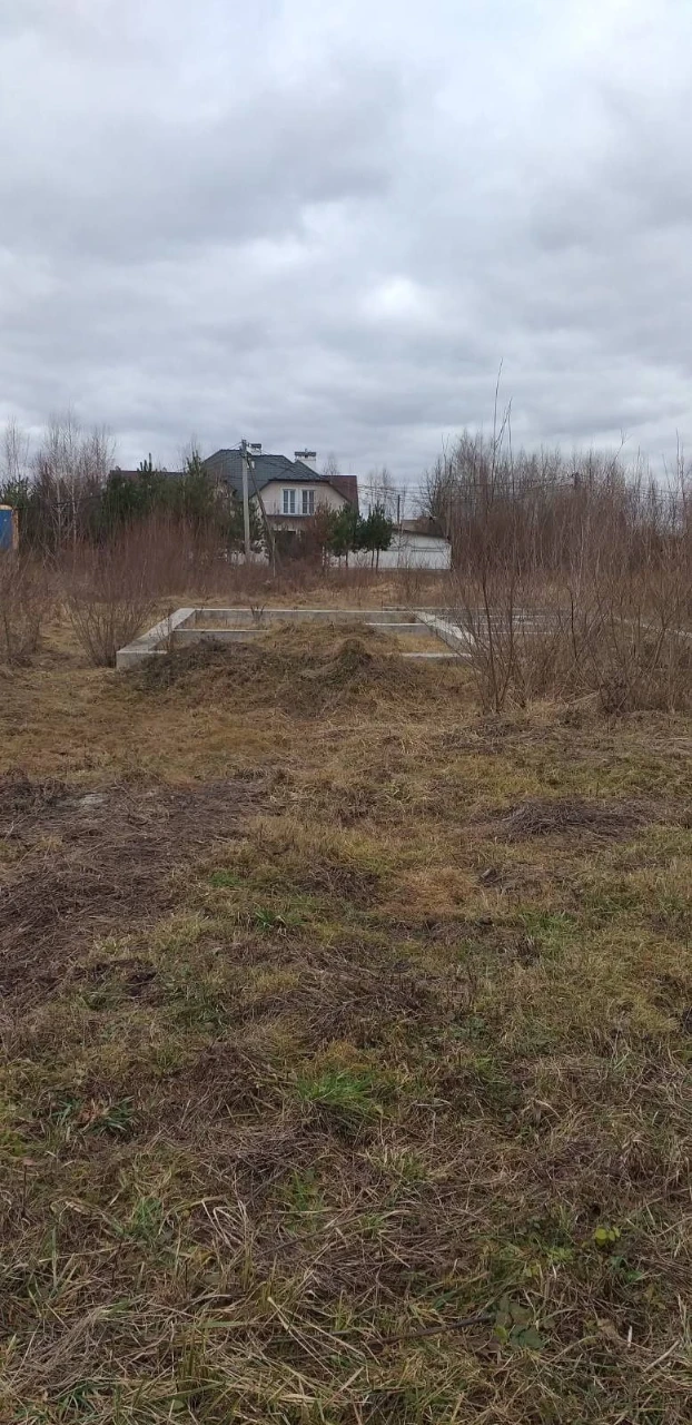 Продам земельну ділянку з фундаментом