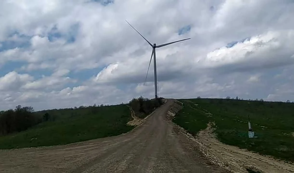 Інвестиційна земельна ділянка 9,30 га. (Приватизована)межує