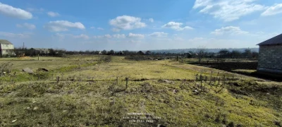 Земельна ділянка площею 10 соток у мальовничому районі.