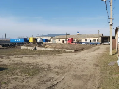 Продам земельну ділянку з забудівлями