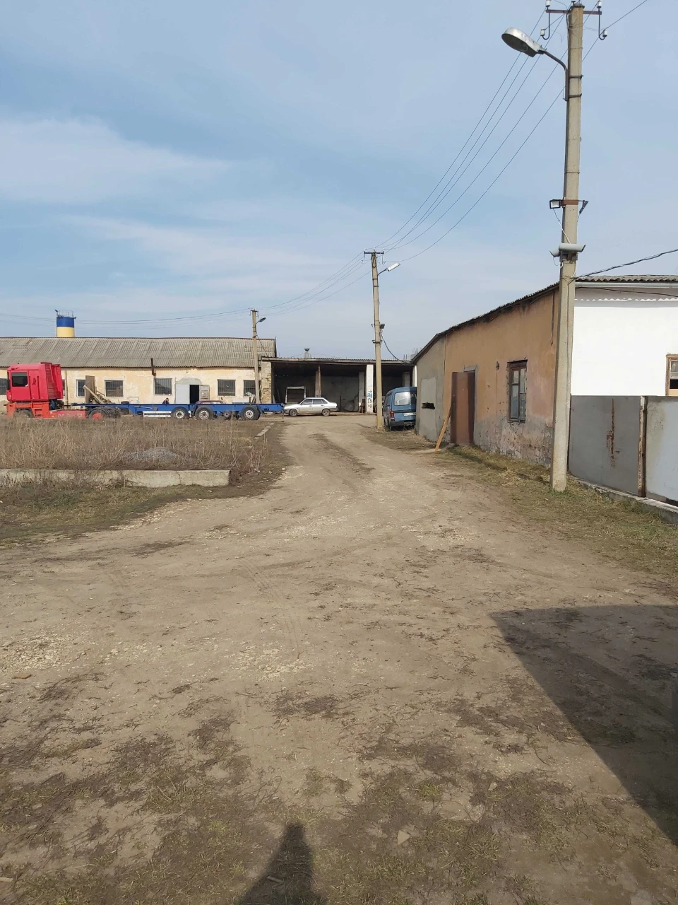 Продам земельну ділянку з забудівлями