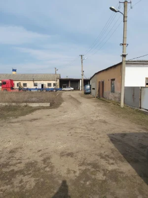 Продам земельну ділянку з забудівлями