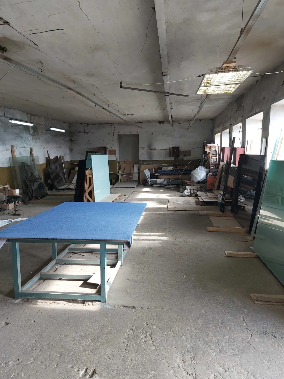 Продам земельну ділянку з забудівлями