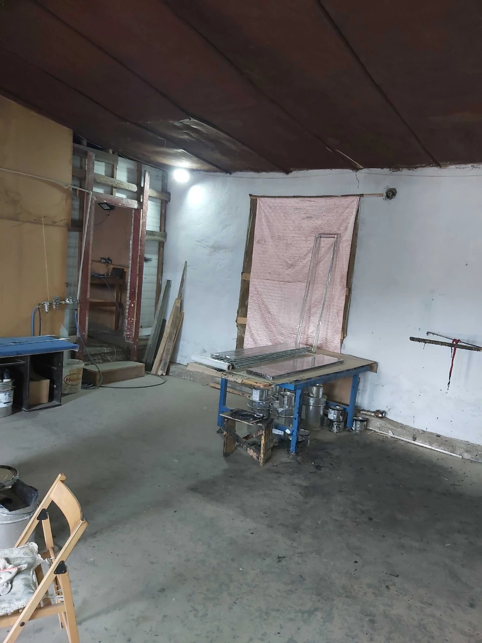 Продам земельну ділянку з забудівлями