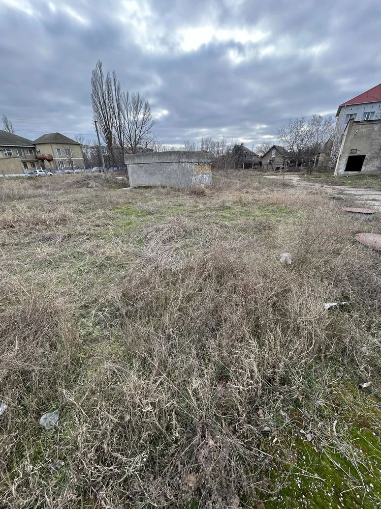 Продам участок 30 соток со зданием 350 м/кв  на Совхозе