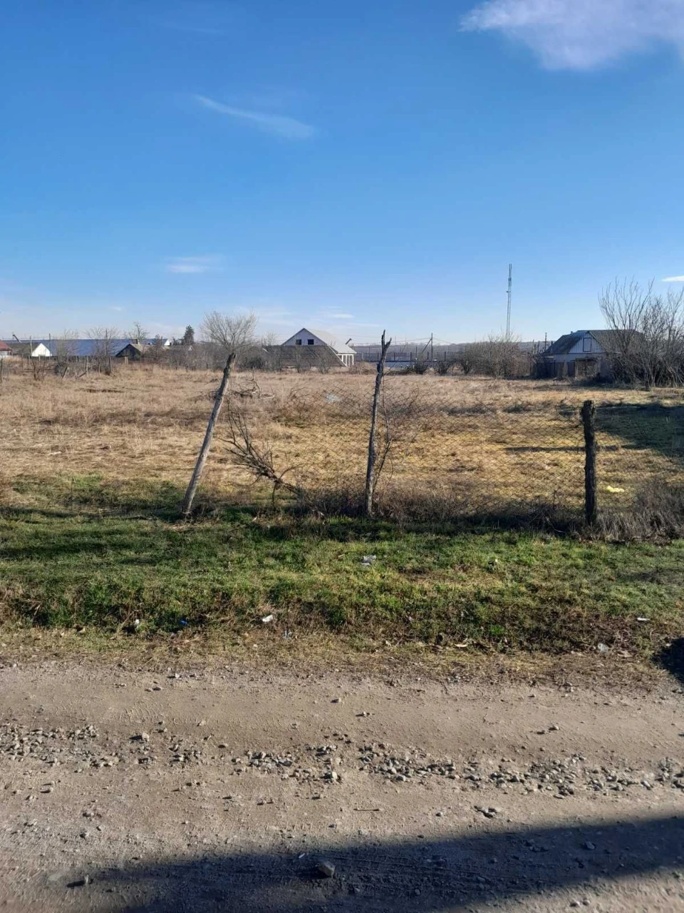Продам участок 25с. -6500у.е. С. Матроска.