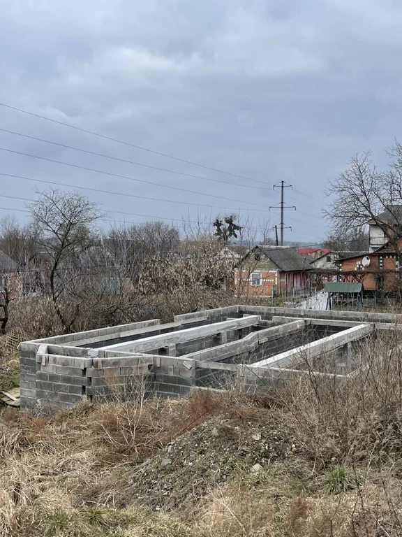 Продається земельна ділянка 19 сотих .