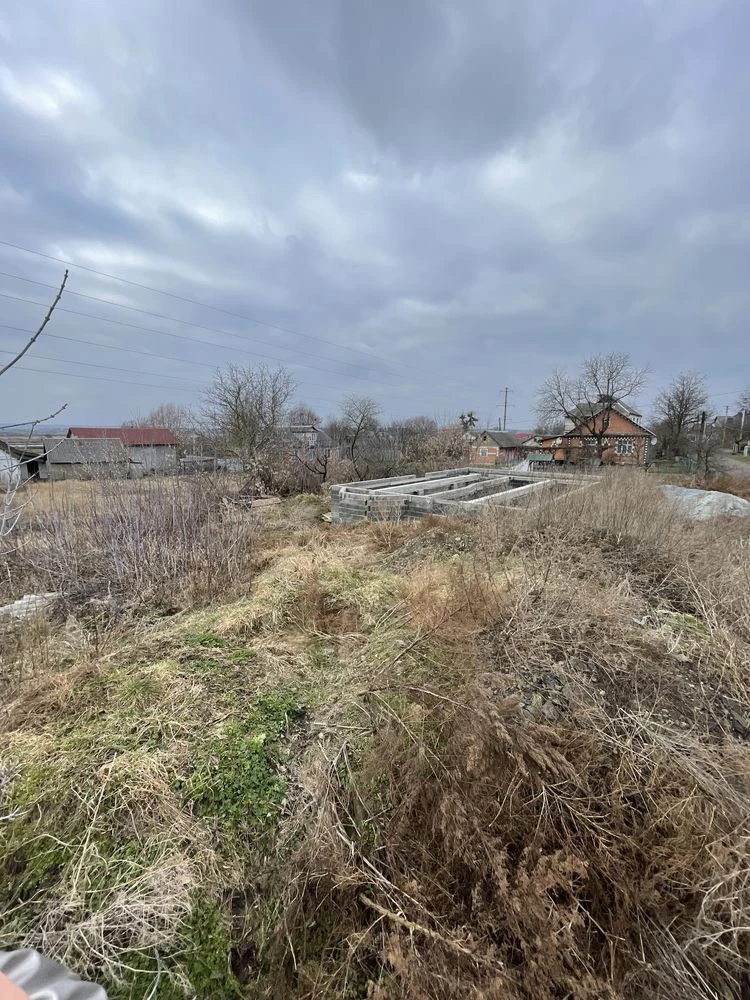 Продається земельна ділянка 19 сотих .