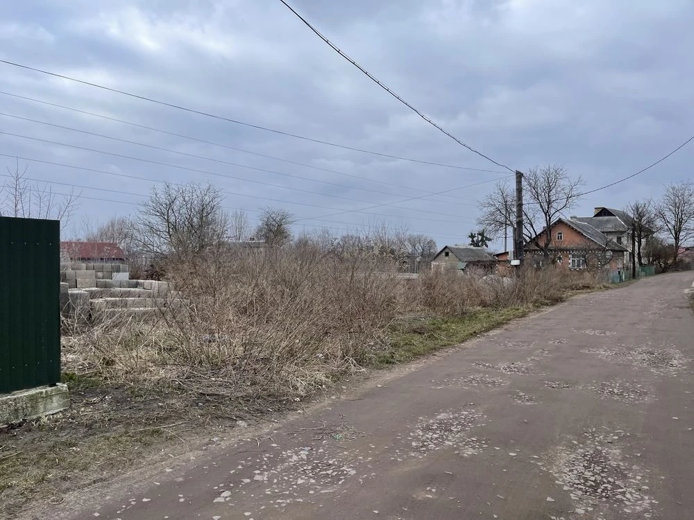 Продається земельна ділянка 19 сотих .
