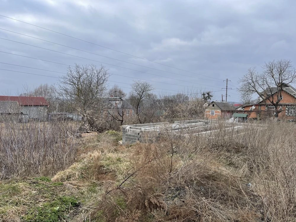 Продається земельна ділянка 19 сотих .