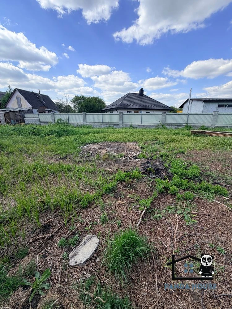 Продається земельна ділянка з асфальтованим доїздом