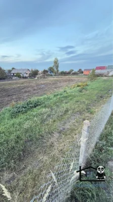 Продається земельна ділянка у затишному районі.