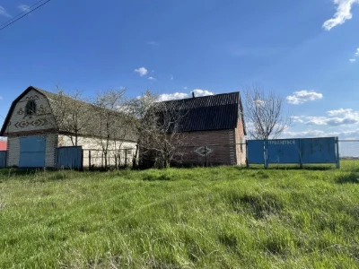 Продам земельну ділянку під забудову,разом з будинком