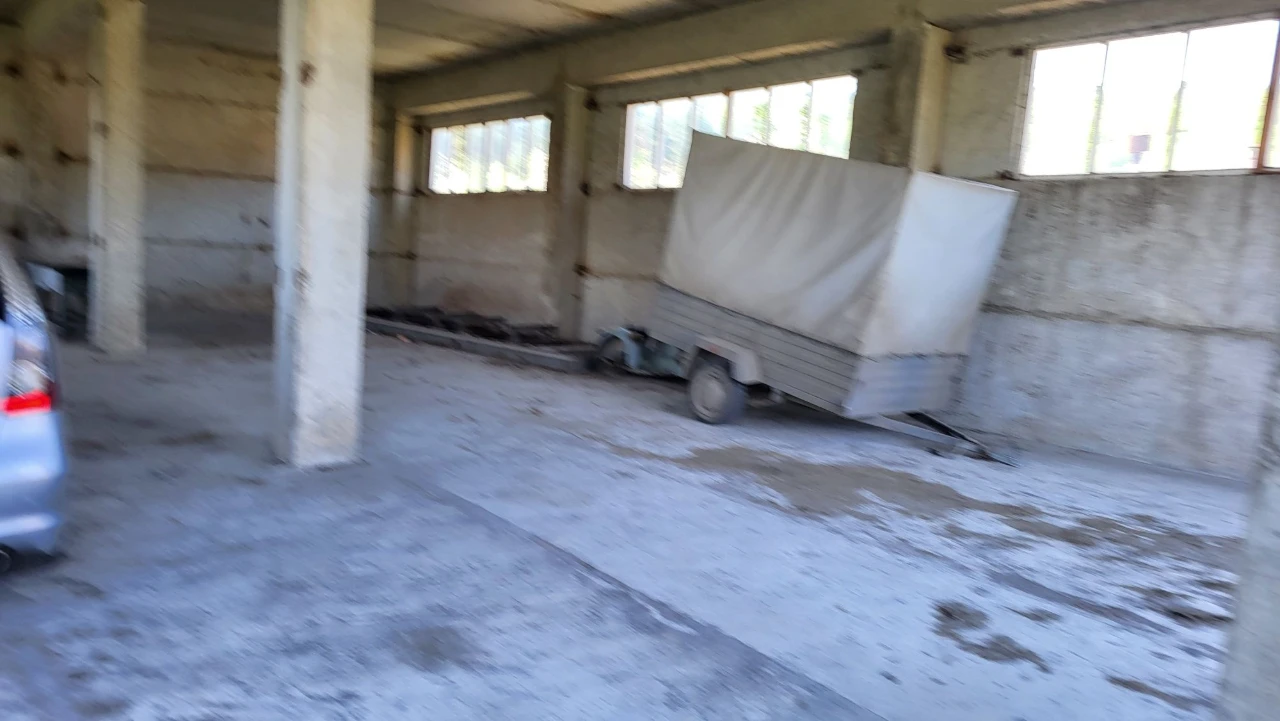 Продається комерційна ділянка з будівлями