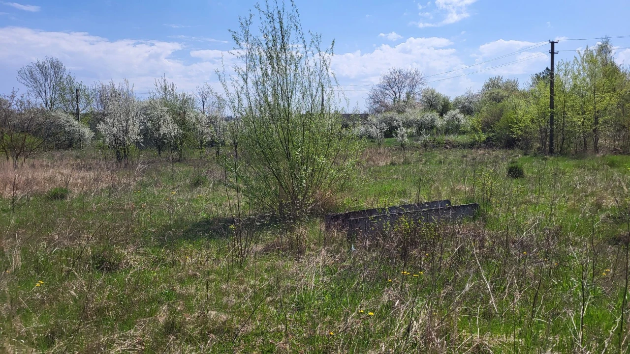 Продається комерційна ділянка з будівлями