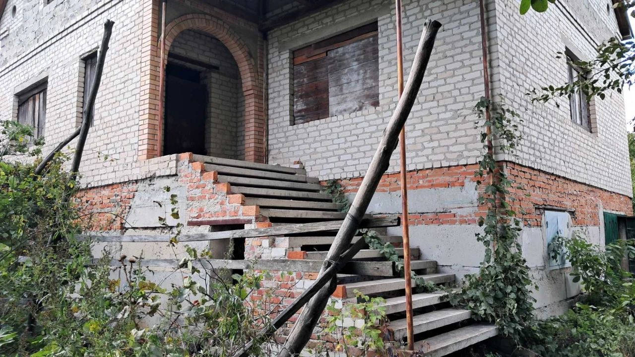 продам земельну ділянку  10 соток