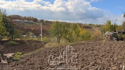 Земельна ділянка біля парковлі зони