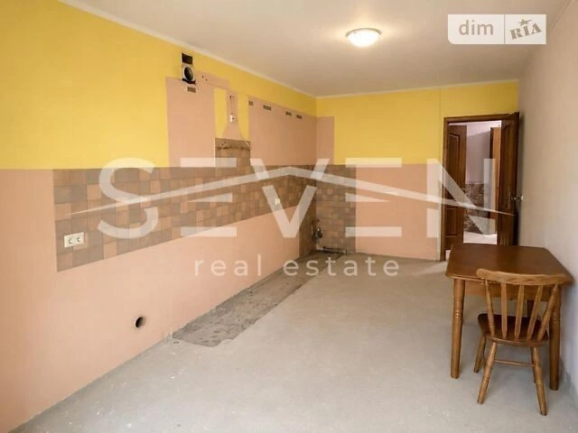 Sale of 2-room apartment 84.8 sq. m. on Stepana Rudnytskoho St. 9