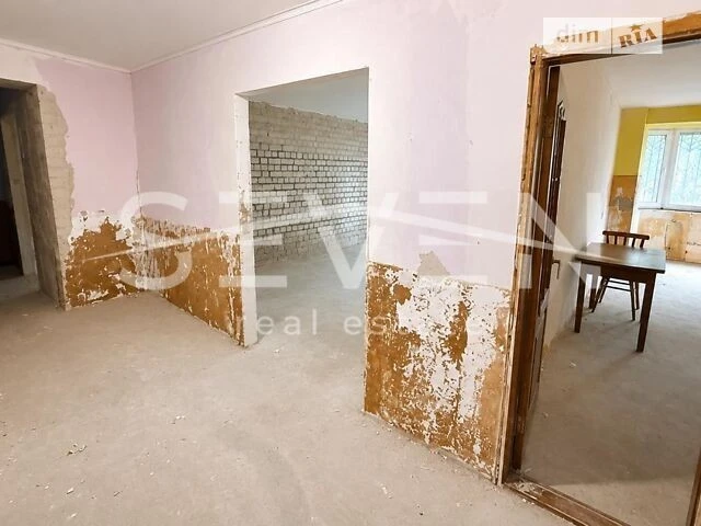 Sale of 2-room apartment 84.8 sq. m. on Stepana Rudnytskoho St. 9