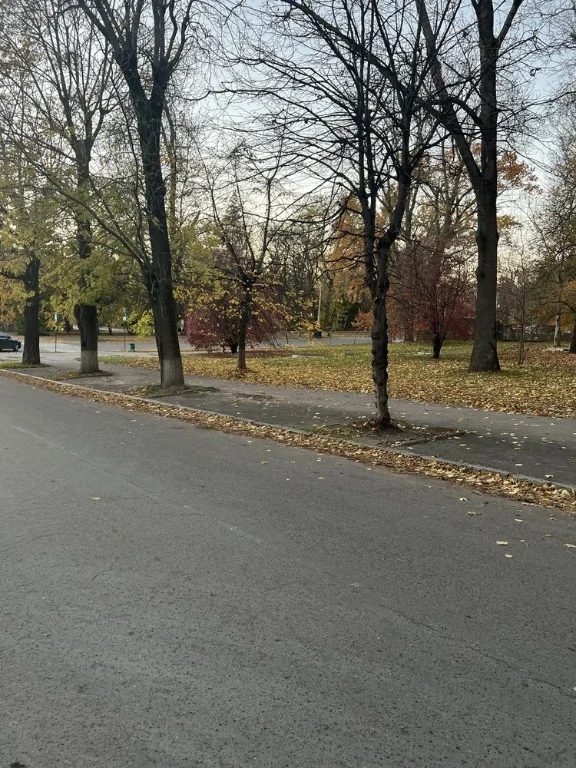 Продам земельну ділянку в самому центрі міста.