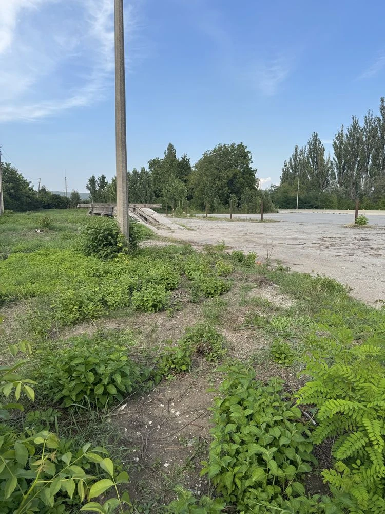 Продам земельну ділянку поруч з трасою
