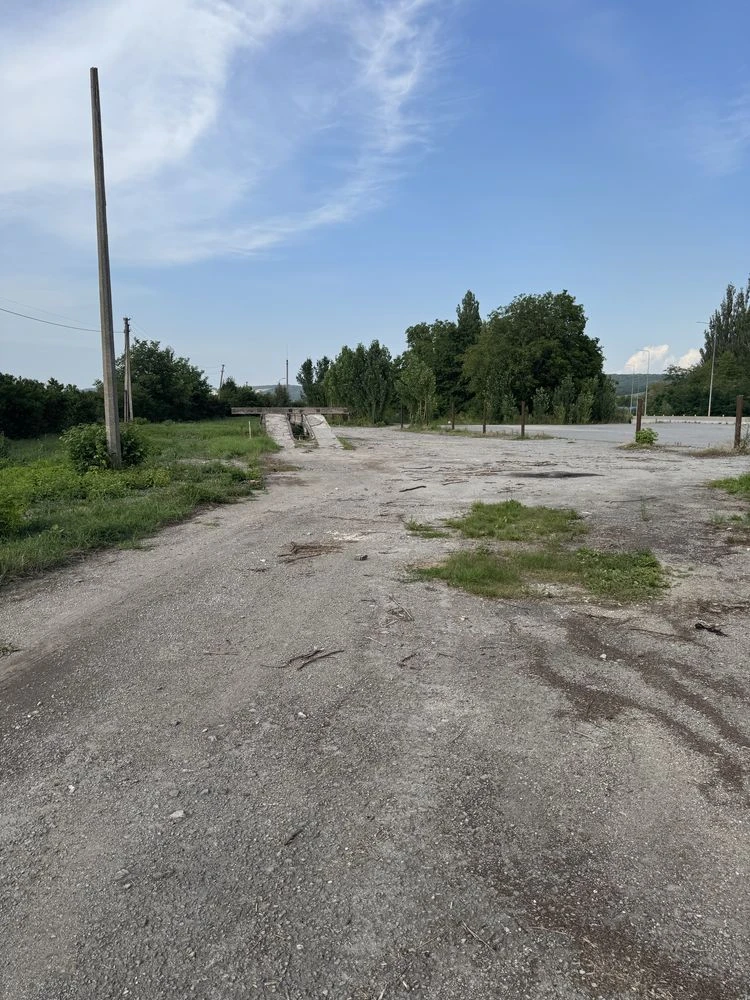 Продам земельну ділянку поруч з трасою