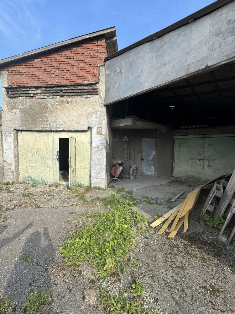 Продам земельну ділянку поруч з трасою