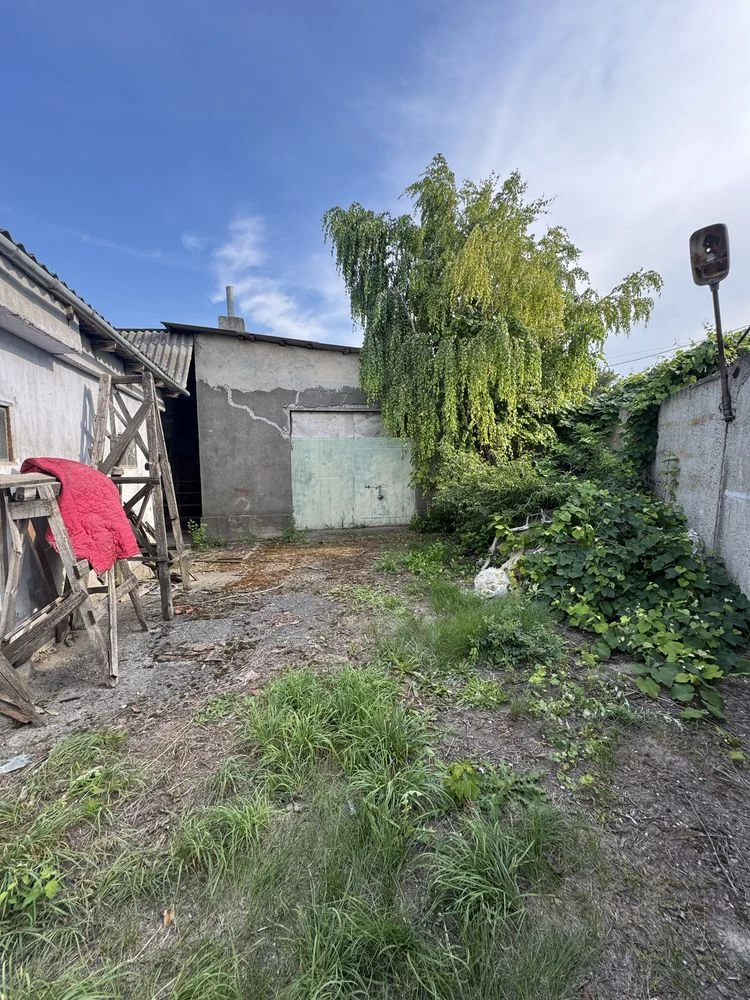 Продам земельну ділянку поруч з трасою