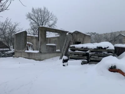Продам земельну ділянку з недобудованим будинком