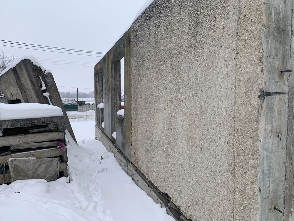 Продам земельну ділянку з недобудованим будинком