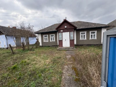 Продається земельна ділянка зі стареньким будинком