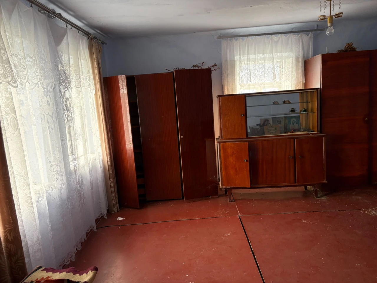 Продається земельна ділянка зі стареньким будинком