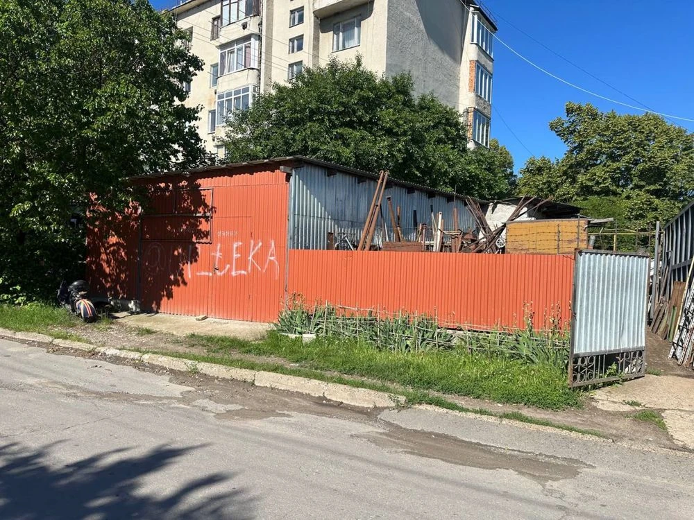 Продам  участок с магазином