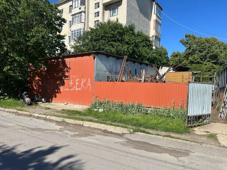 Продам  участок с магазином
