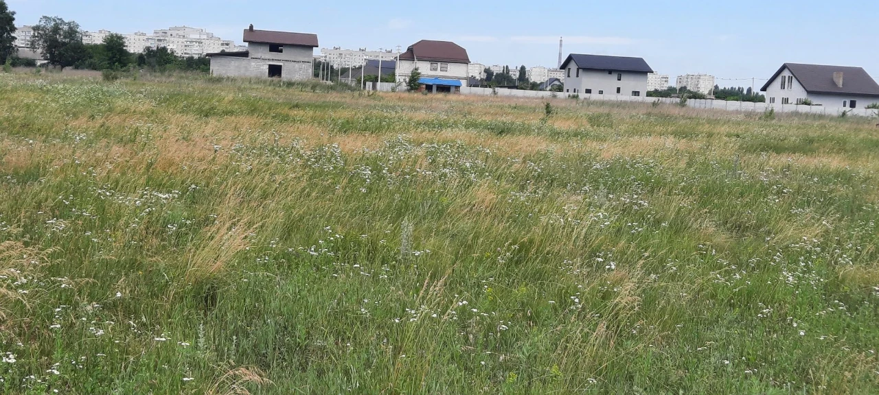 продам зем. ділянку р-н пром.-фінан. банку під  індив. Будів