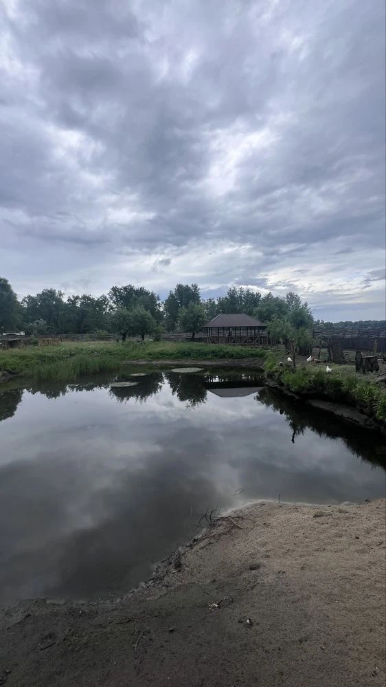 Продаж 1 га землі біля Дніпра - Озеро - Будівлі - фермерське