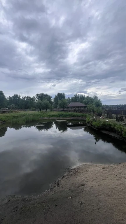 Продаж 1 га землі біля Дніпра - Озеро - Будівлі - фермерське